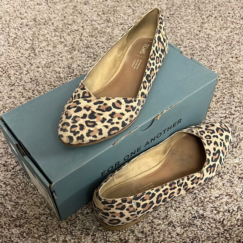 Tom’s leopard print